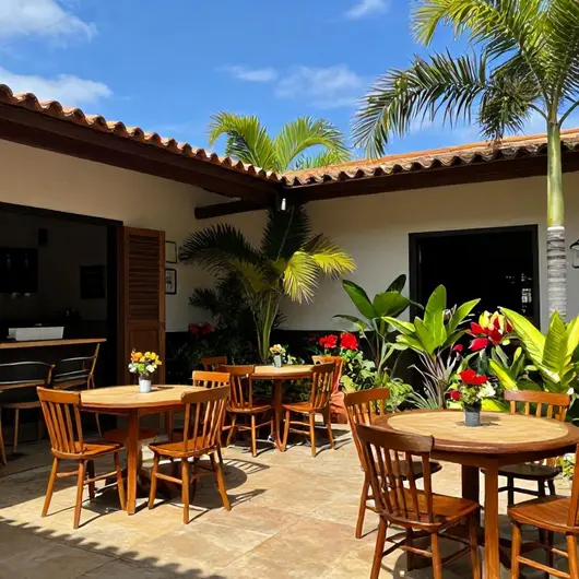 Descubra o Emporio & Café Canoa Eventos